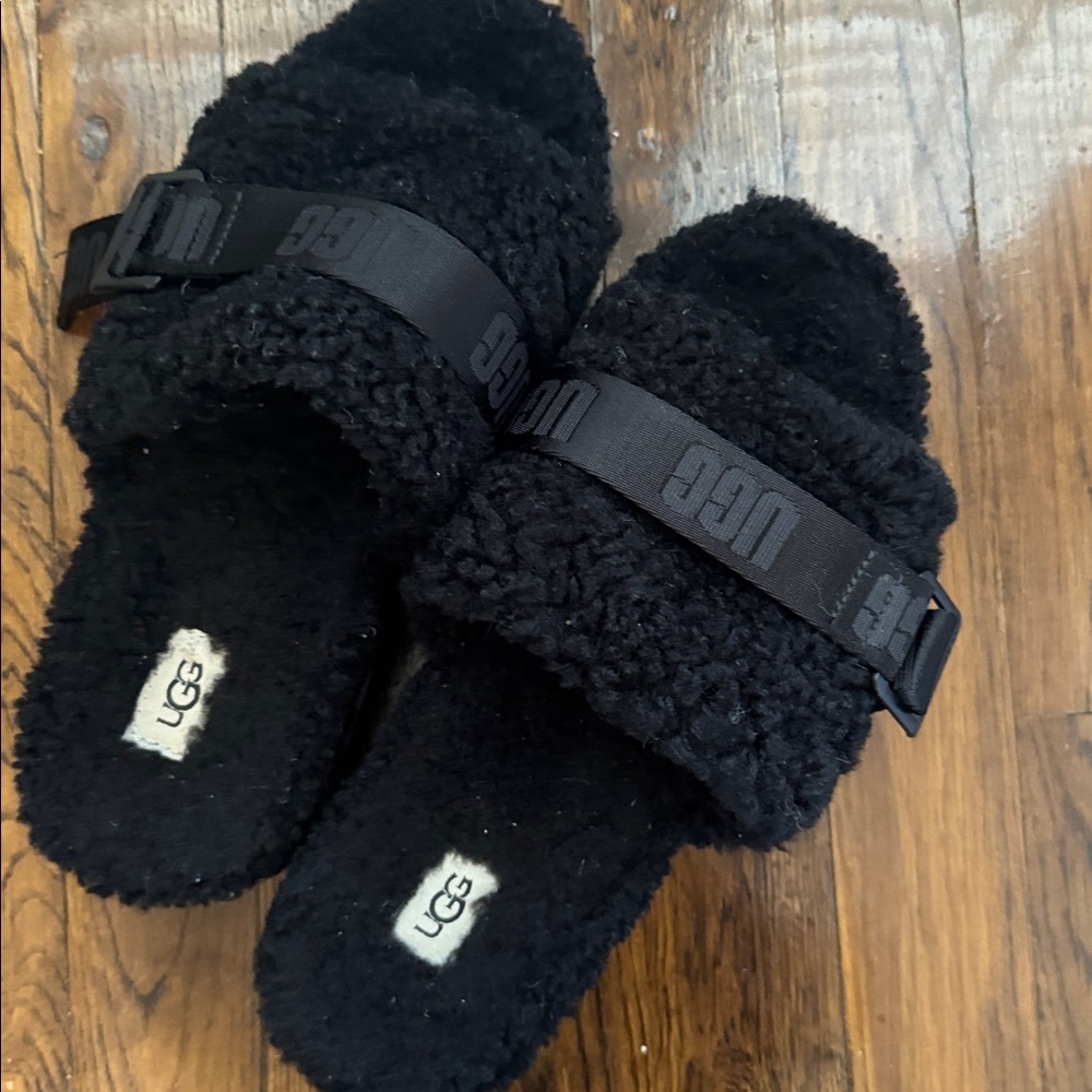 UGG Black Fuzzy Slippers Platform really comfortable impeccable condition